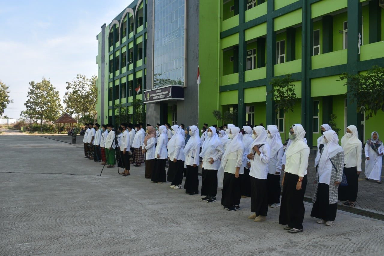 Santri Siaga Jiwa Raga Tema Upacara Peringatan Hari Santri